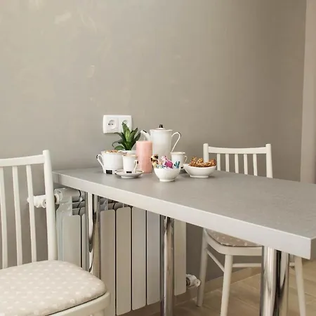 Cozy 2-room On Zhvanetsky Boulevard