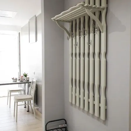 Cozy 2-room On Zhvanetsky Boulevard