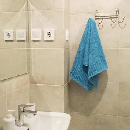 Cozy 2-room On Zhvanetsky Boulevard *