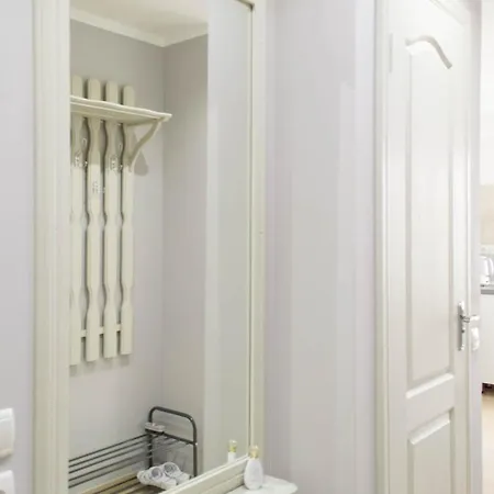 Cozy 2-room On Zhvanetsky Boulevard Апартаменты