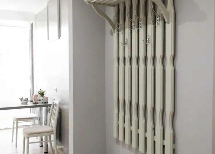 Cozy 2-room On Zhvanetsky Boulevard