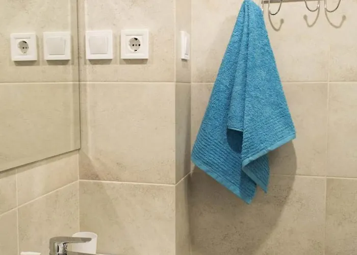 Cozy 2-room On Zhvanetsky Boulevard *