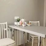 Cozy 2-room On Zhvanetsky Boulevard