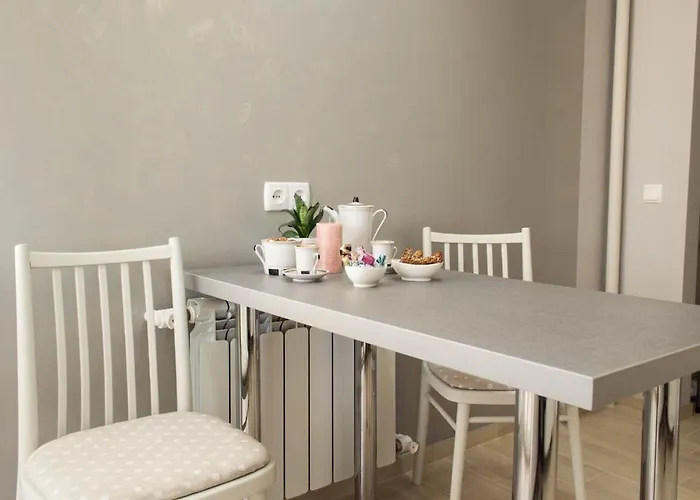 Cozy 2-room On Zhvanetsky Boulevard