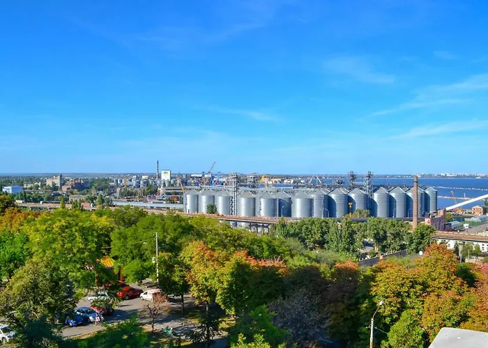 Cozy 2-room On Zhvanetsky Boulevard 公寓